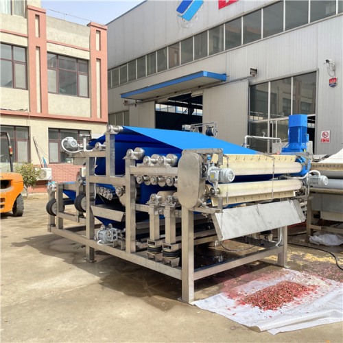 某食品廠訂購(gòu)的1臺(tái)帶式榨汁機(jī)，試機(jī)檢驗(yàn)合格準(zhǔn)備發(fā)貨！