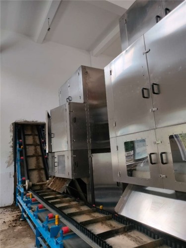 云南某污水處理廠訂購的2臺一體式污泥深度脫水機(jī)，已投入使用啦！