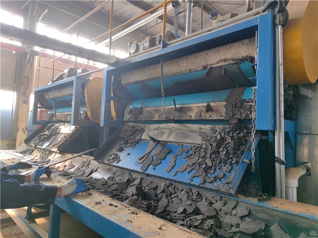 秦皇島某污水處理廠訂購的2臺高壓帶式污泥脫水機，投入使用啦！